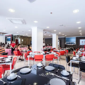 Patong Diamond Hotel Отели рядом с достопримечательностью «Нанай-роуд»