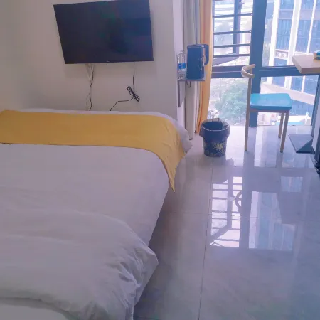 Qizige Homestay (Neijiangbei Railway Station Chuanhua Plaza)