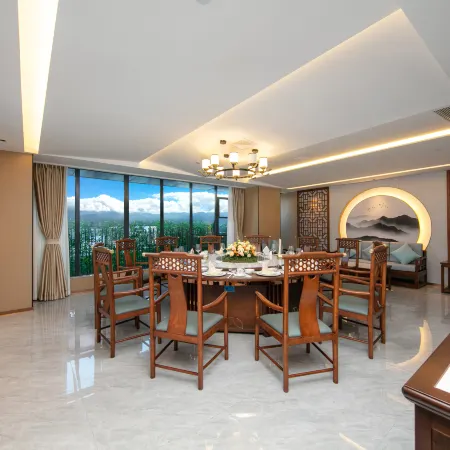 Vienna International Hotel (Xichang Qionghai Wetland Wanda Plaza Store)