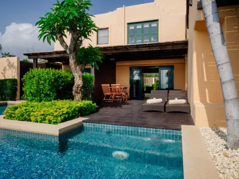 ห้องสวีทฟรานจิพานีริมชายหาดพร้อมสระว่ายน้ำ 2 ห้องนอน