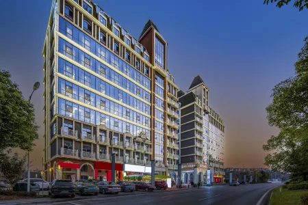 Moshang Qingya Hotel (Guiyang Longdongbao Airport Wushan Valley Branch)