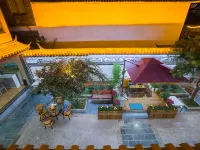 Lijiang Longluohe Homestay (Sanyi International Airport) Hotels near Lijiang Sanyi International Airport