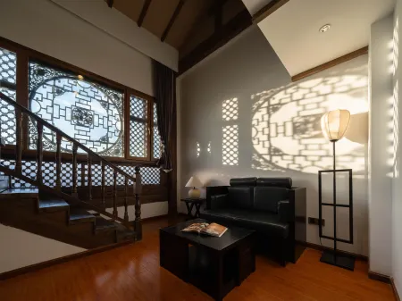 Lijianggucheng·Shan Shui Aisi Huayuan Hotel