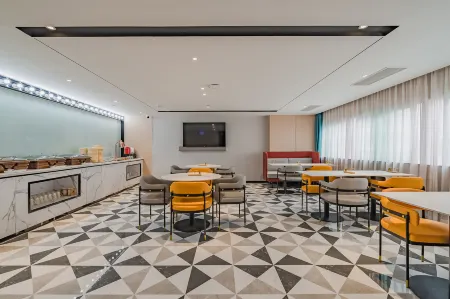 Borrman Hotel (Zhuhai Doumen Daxin Xinduhui Branch) Отели рядом с достопримечательностью «Xia Mountain Park»