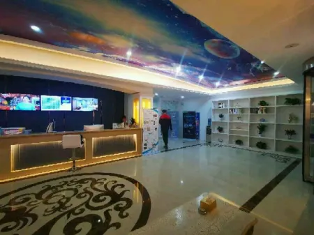 Fenglin Hotel (Zhangjiagang Free Trade Zone Changjiang Middle Road) Отели рядом с достопримечательностью «Shuangshandao Wetland Park»