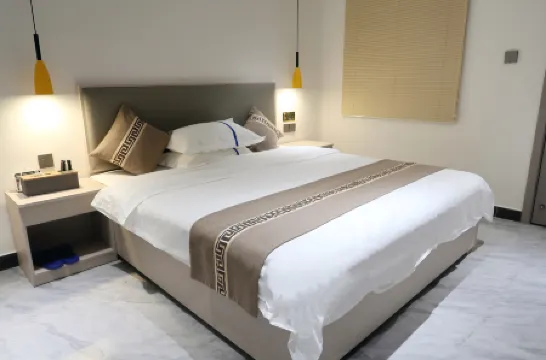 Yunying Future Hotel (Provincial Government Riyue Plaza Duty-Free Shop) Отели рядом с достопримечательностью «Main Plaza»