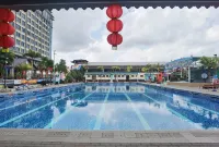 Royal Hot Spring Theme Inn - Pools