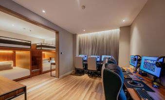 WanYoo Esports Hotel (Shanghai Meilan Lake Luonan Xincun Subway Station)