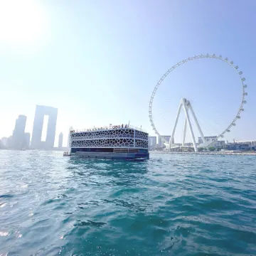 Overnight Super Yacht - Orchid Отели рядом с достопримечательностью «Пристань для яхт Яс»