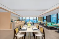 Country Inn & Suites by Radisson(Wuhan High speed Railway Station Happy Valley Branch)