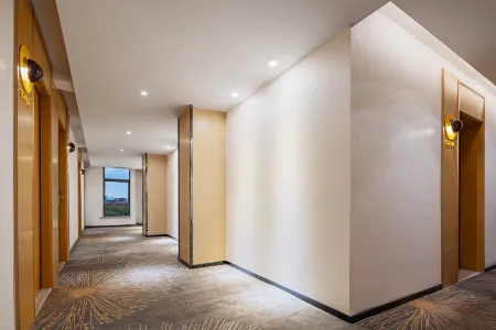 IU Hotels Отели рядом с достопримечательностью «Jingshan Farm»