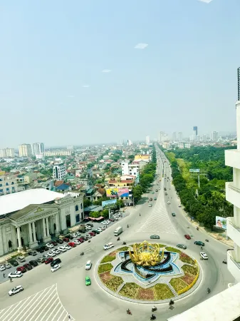 Muong Thanh Grand Phuong Dong Отели рядом с достопримечательностью «Phong Phan Pagoda»