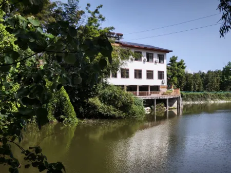 Bo Wang Mountain Longquan Lake resort Отели рядом с достопримечательностью «Xing Wen Shi Hai»