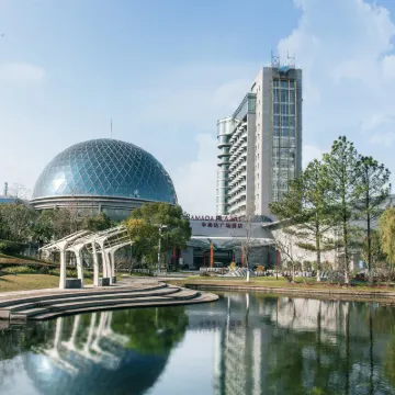 Ramada Plaza by Wyndham SinoBay Shanghai Hotel in zona Università Normale di Shanghai