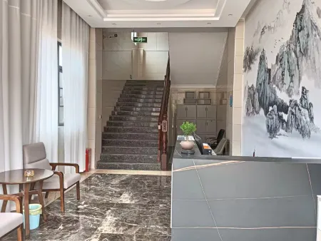 Zerun Hotel (Yongsheng Chenghai) Отели рядом с достопримечательностью «Chenghai Wetland»