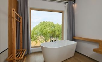 Floral Hotel· Shanghai Longda Oil Car Rural Hotel