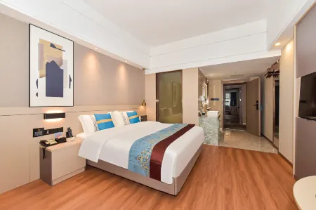 Pinshangjin Hotel Dongxing international trade port store Отели рядом с достопримечательностью «Chen Mansion»