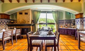 Hotel Rosaleda del Mijares - Housity