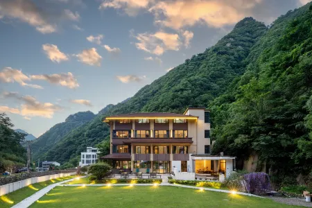 Anji Xiaoyaogu | Suye Huijing · Canyon Hot Spring Vacation Boutique Stay Отели рядом с достопримечательностью «Donglingcun»