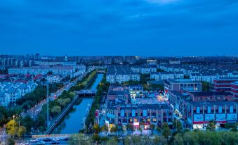 Vatica Hotel (Shanghai International Tourist Resort Huaxia East Road Metro Station)