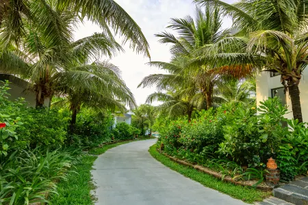 Langco Bay Retreat Отели в г. Phu Loc