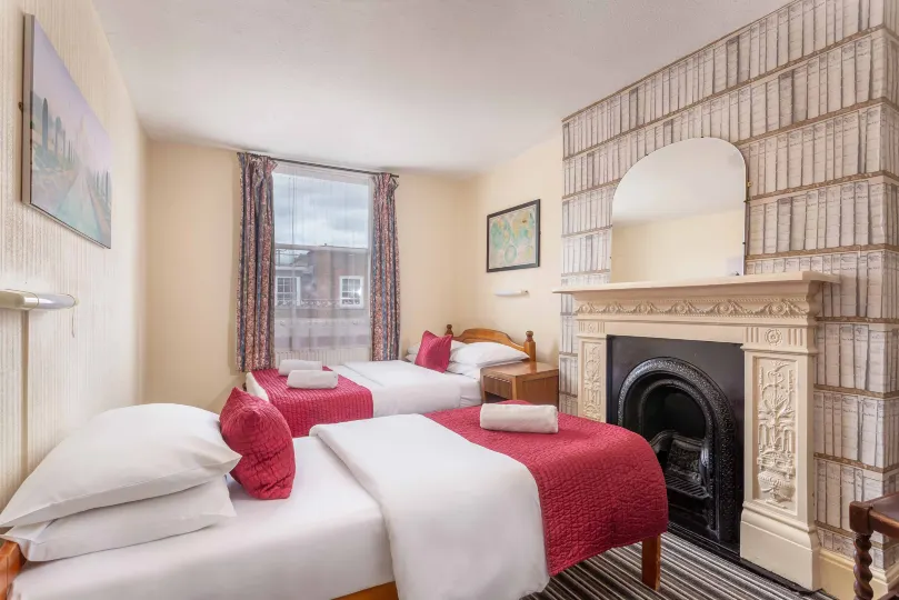 세인트 애쓴스 호텔