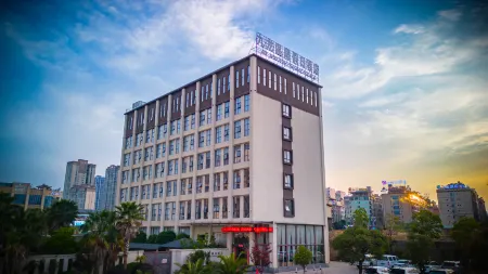 Jiulong Hot Spring Holiday Hotel Отели рядом с достопримечательностью «Qujing Normal University»