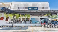 Mystays Phuket Hotel in zona Kinnarys