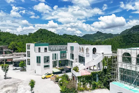 Mountain Hidden Luxury Hotel