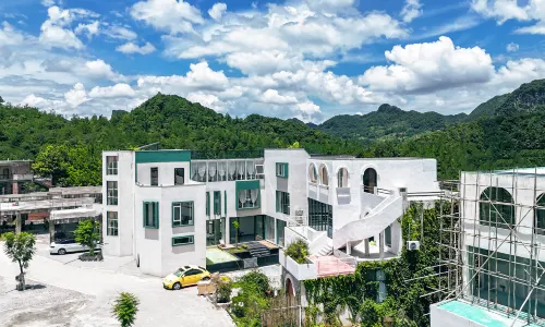 Mountain Hidden Luxury Hotel