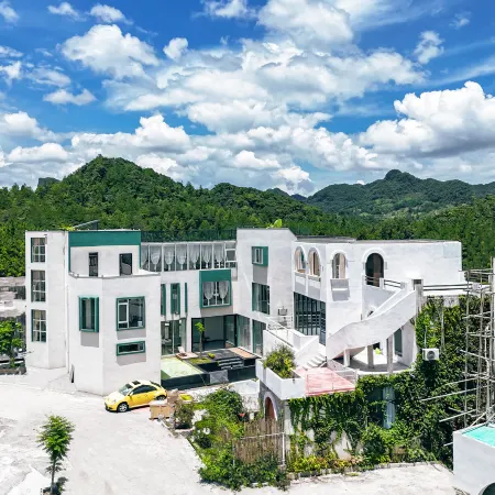 Mountain Hidden Luxury Hotel