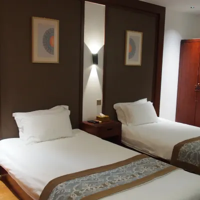 Under the Loquat Tree·Shanxianshizhu Hotels near Sanyuan Memorial Archway