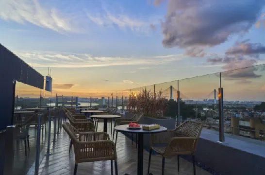 Sanmuli Hotel Hotels near Baishuidai Scenic Area