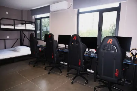 Haoqing E-Sports Hotel Отели рядом с достопримечательностью «Jiulong Temple»
