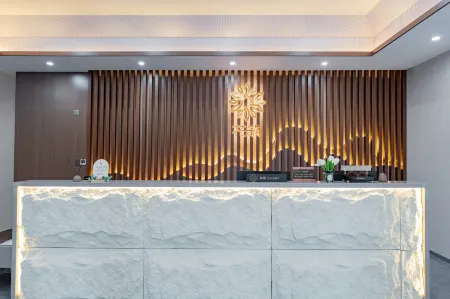 Floral Hotel · Huanxi Shadaili Hotel (Moda Lou Store) Отели рядом с достопримечательностью «Wenlan Bridge»