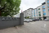 Peninsula Hotel - parking