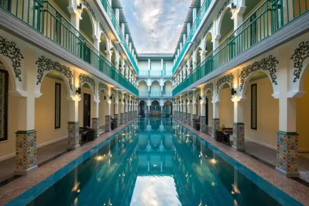 The Grand Morocc Hotel Отели рядом с достопримечательностью «Elephant POOPOOPAPER Park Chiang Mai»