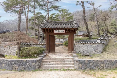 Chosun Royal Family Hotel Hotel berhampiran Seokjangni Art Museum