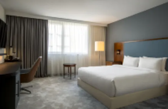 巴黎阿爾克伊萬怡酒店