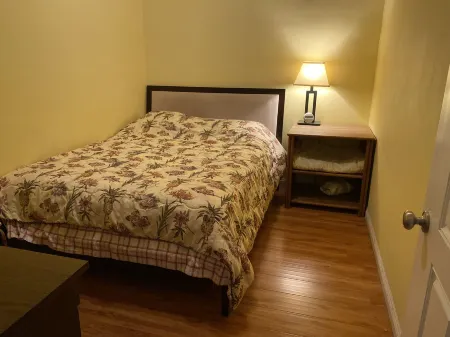 LA Homestay Отели рядом с достопримечательностью «Holyland Exhibition»