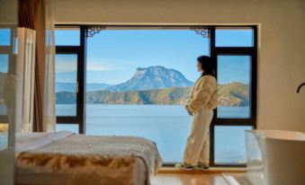 Lugu Lake Front Lake·Yueyao Lakeview Resort Hotel