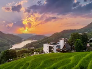 Floral Lux Hotel·Yichun Jiuyu Xinzhi Light Luxury Homestay (Mingyueshan Hot Spring Resort Branch)