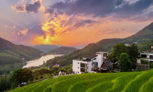 Floral Lux Hotel·Yichun Jiuyu Xinzhi Light Luxury Homestay (Mingyueshan Hot Spring Resort Branch)