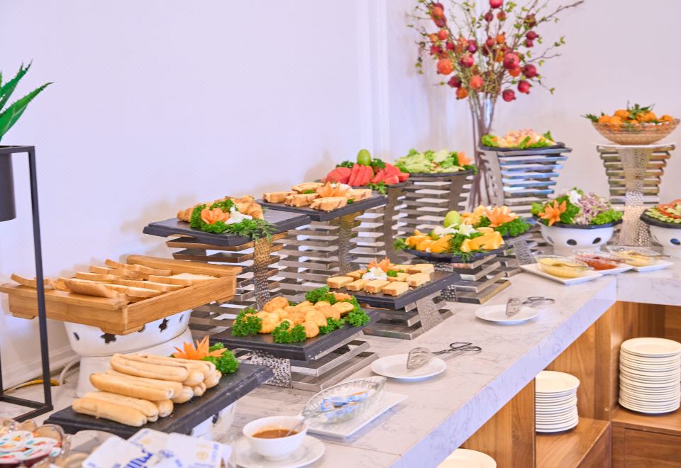 3. 로열 호텔 하이..