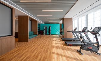 7. Hilton G..