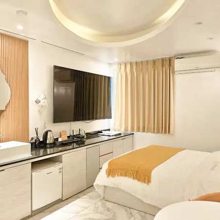 waltz hotel
