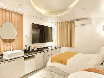 waltz hotel Hotels in 