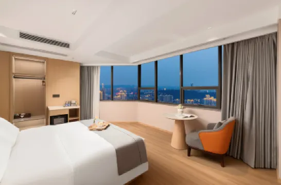 無喧·vila｜觀影·智能·原木設計師飯店（重慶觀音橋地鐵站店） 觀音橋步行街附近的飯店