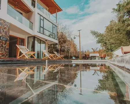 Jiuhuangshan Weijianshan Homestay Hotel di Provinsi Beichuan