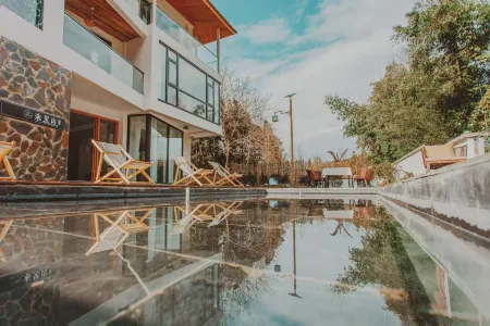 Jiuhuangshan Weijianshan Homestay Отели рядом с достопримечательностью «Ape Cavern in Jiuhuang Mountain»